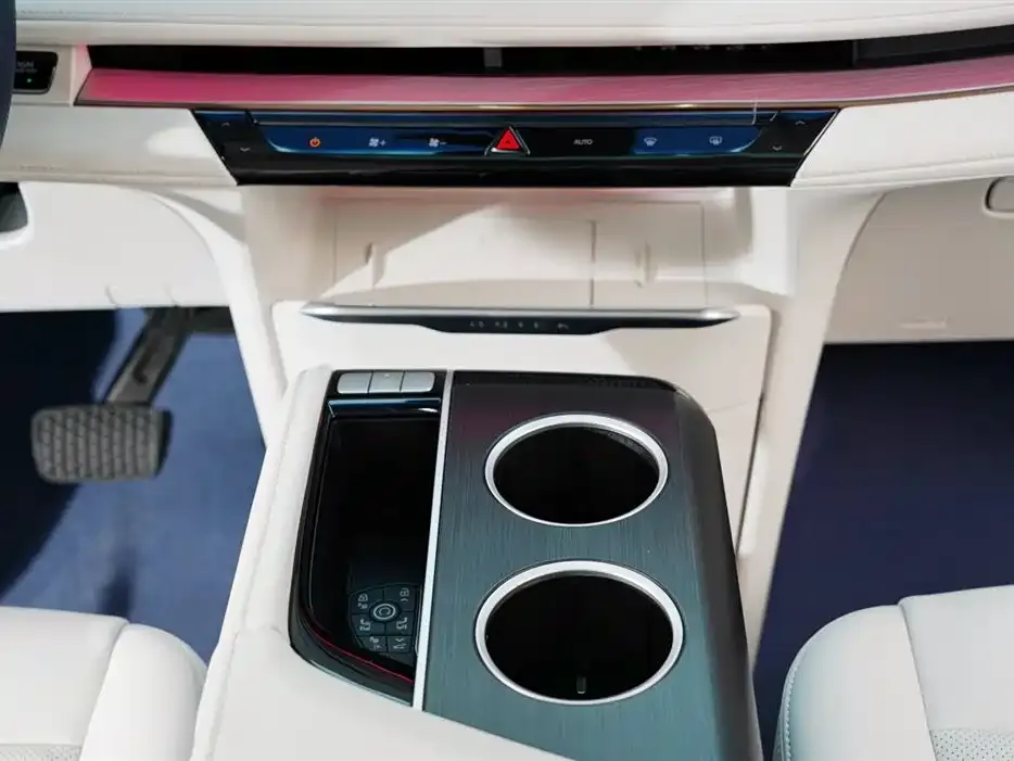 Buick GL8 Hybrid — фото 9