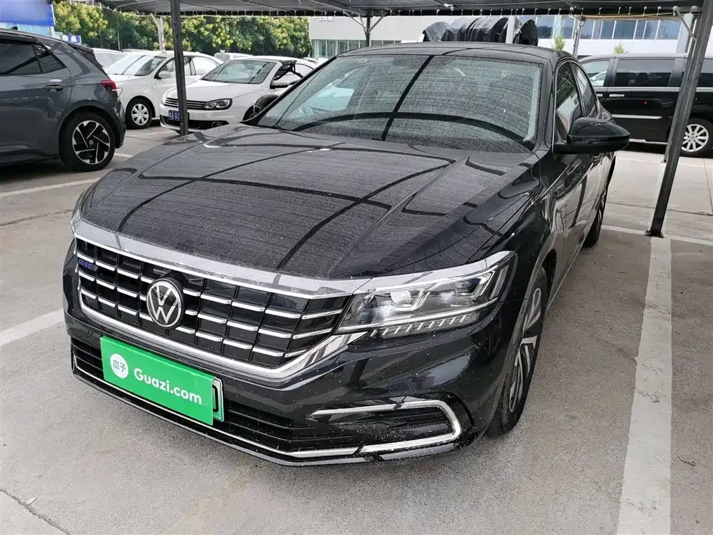 Volkswagen Passat New Energy — фото 1