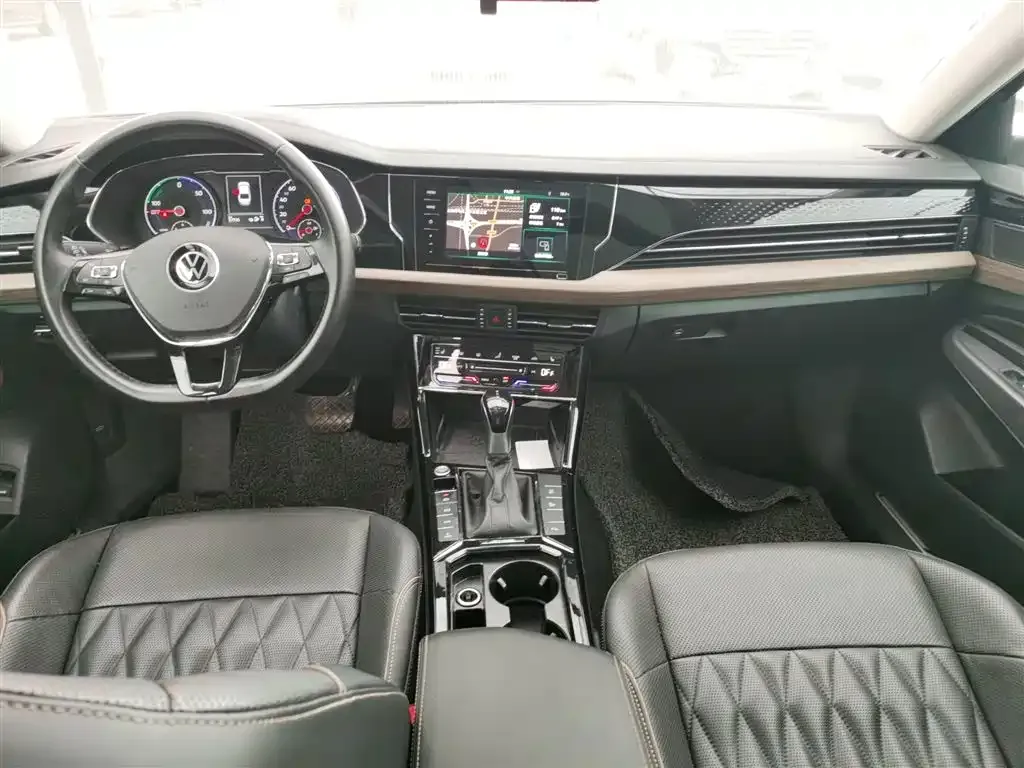 Volkswagen Passat New Energy — фото 10