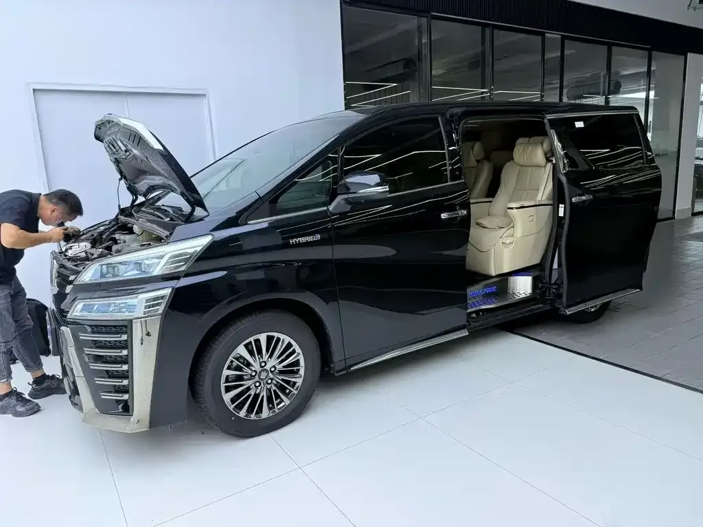 Toyota Vellfire — фото 2