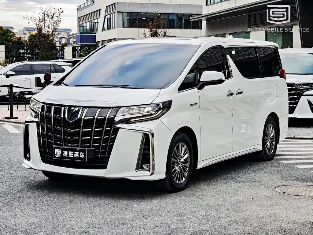 Toyota Alphard — фото 1