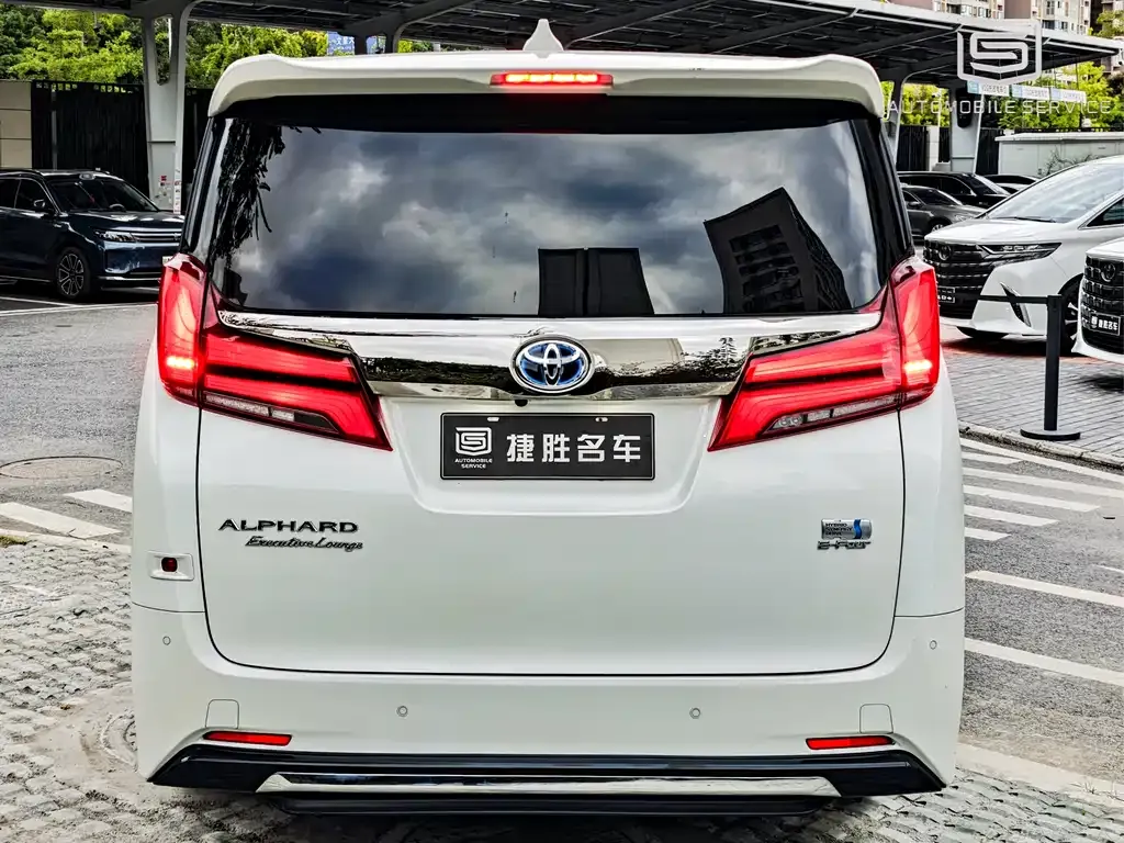 Toyota Alphard — фото 3