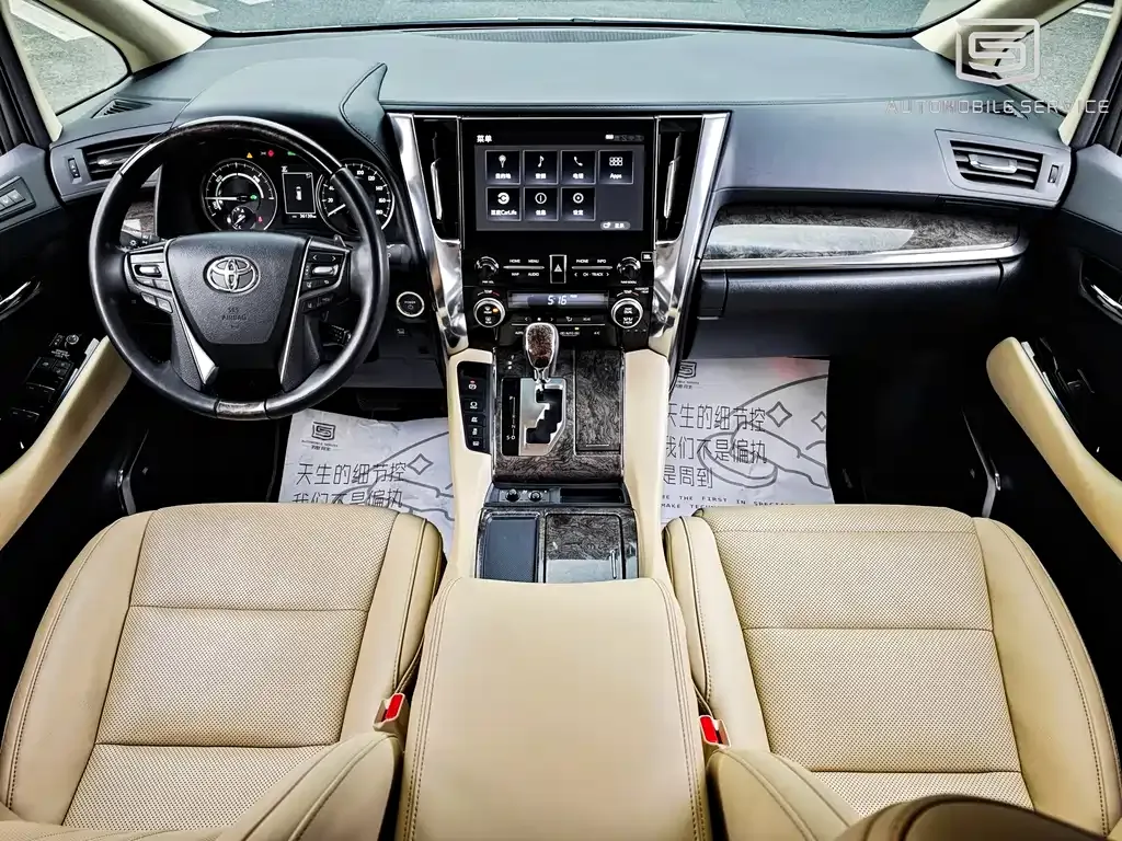 Toyota Alphard — фото 4