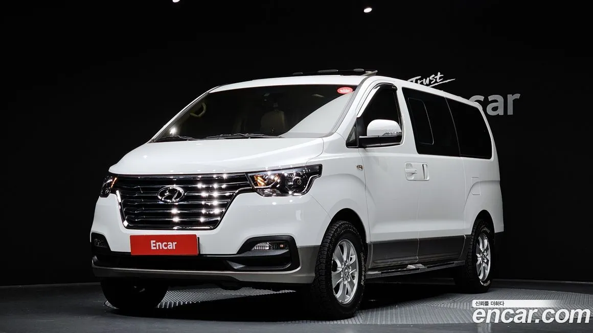 Hyundai Starex — фото 1