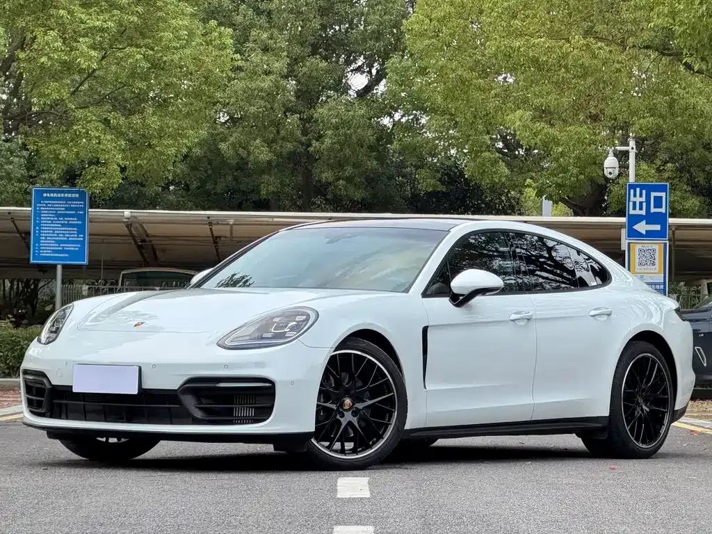 Porsche Panamera — фото 1