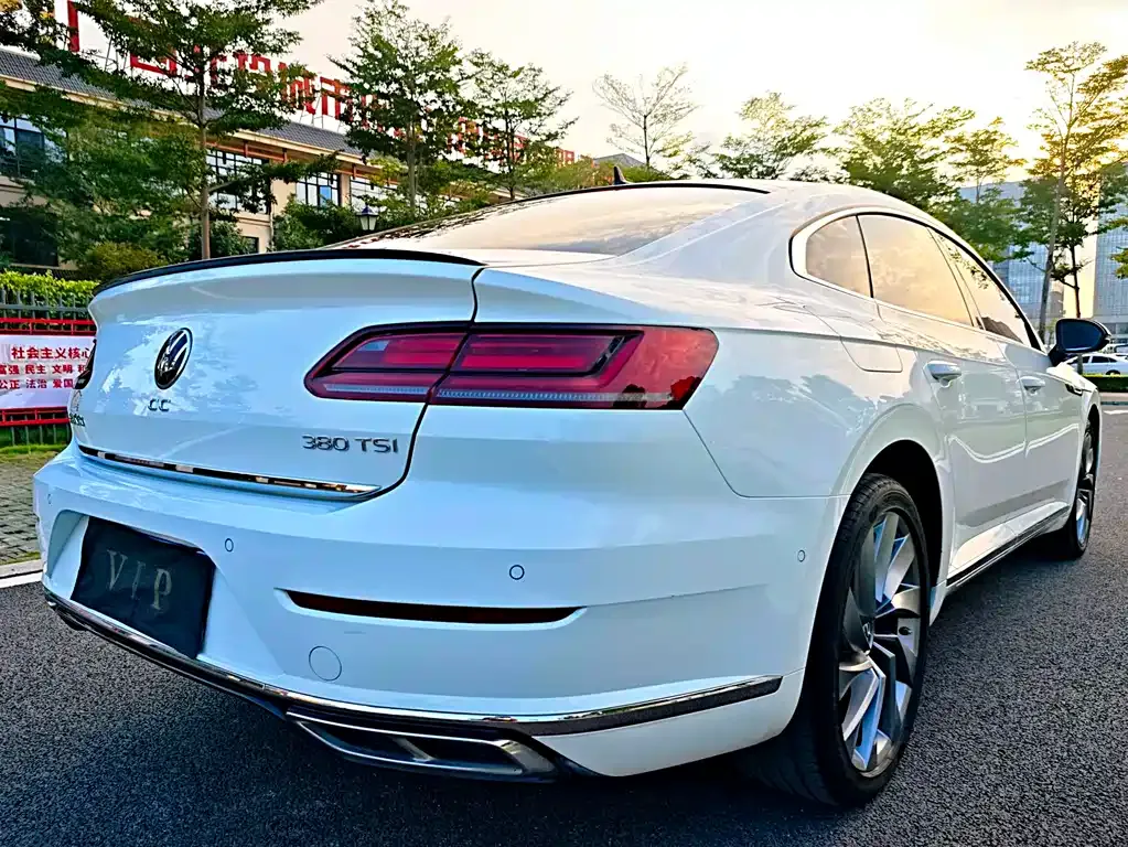 Volkswagen CC — фото 10