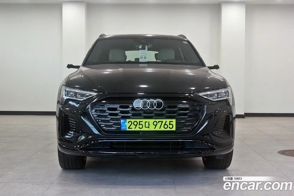 Audi Q8 e-tron — фото 2