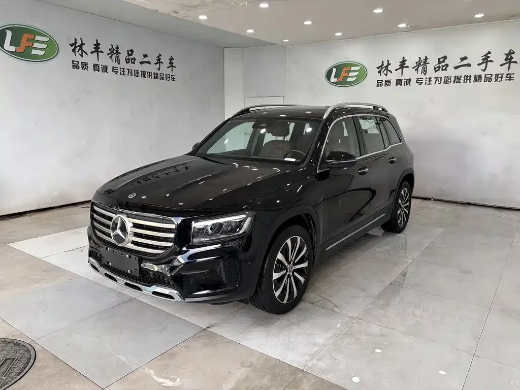 Mercedes-Benz GLB — фото 1
