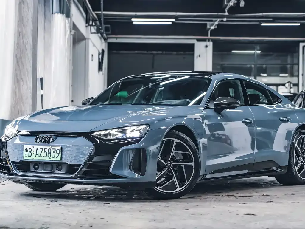 Audi RS e-tron GT — фото 1