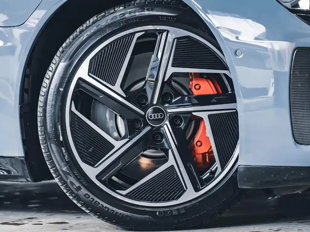Audi RS e-tron GT — фото 7