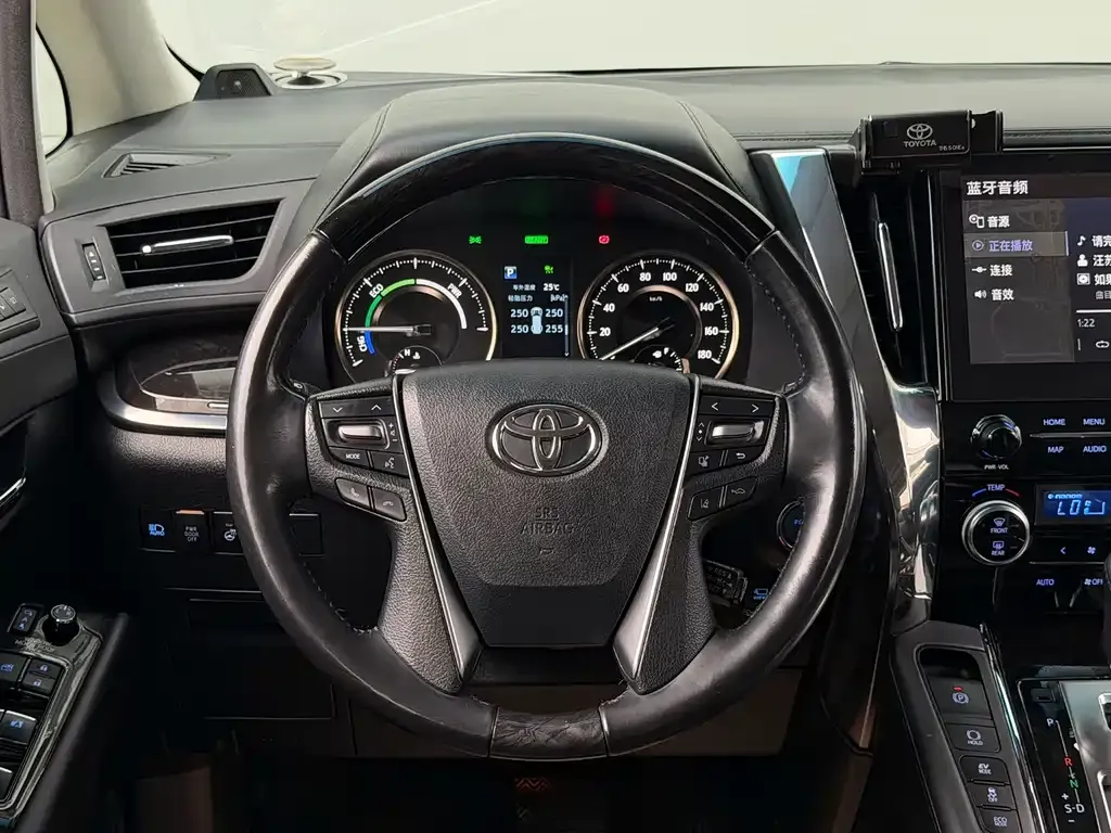 Toyota Vellfire — фото 10