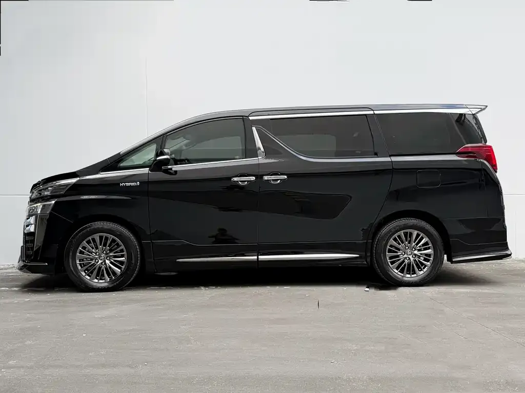 Toyota Vellfire — фото 3