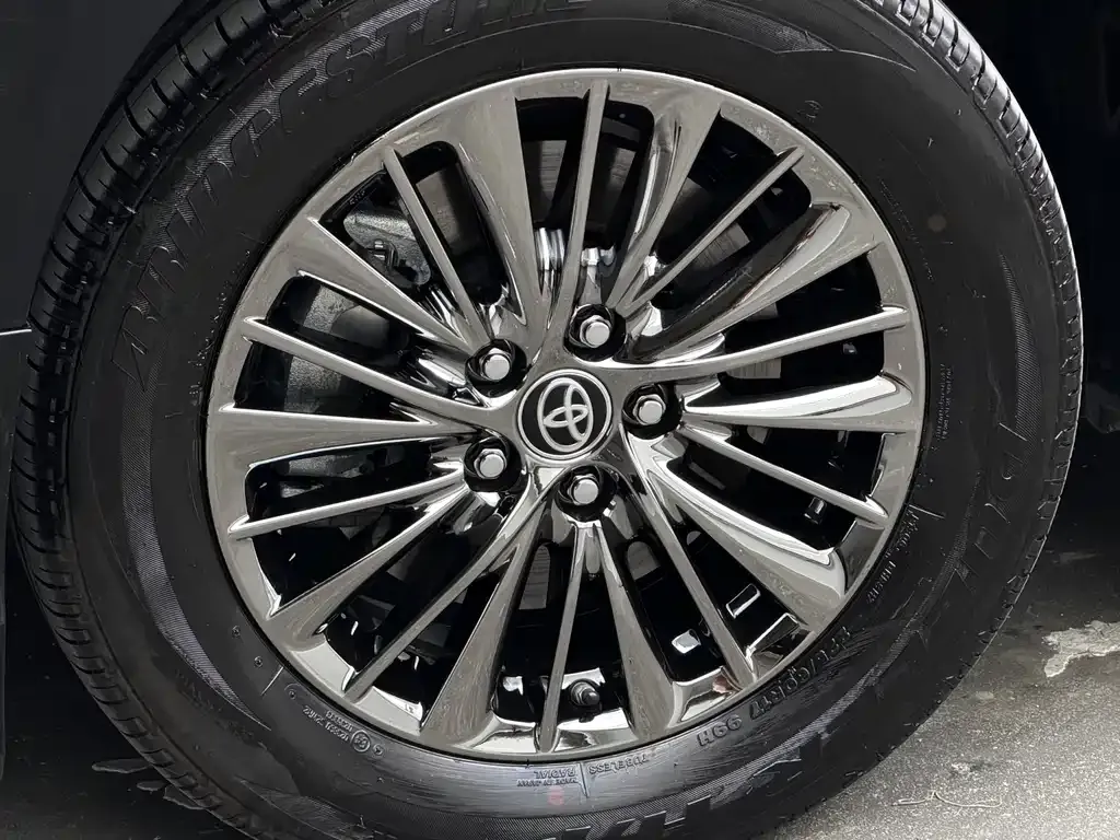 Toyota Vellfire — фото 4