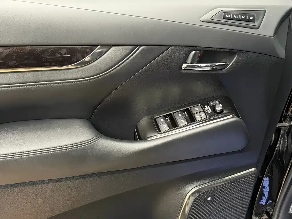 Toyota Vellfire — фото 5