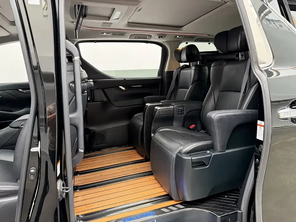 Toyota Vellfire — фото 7
