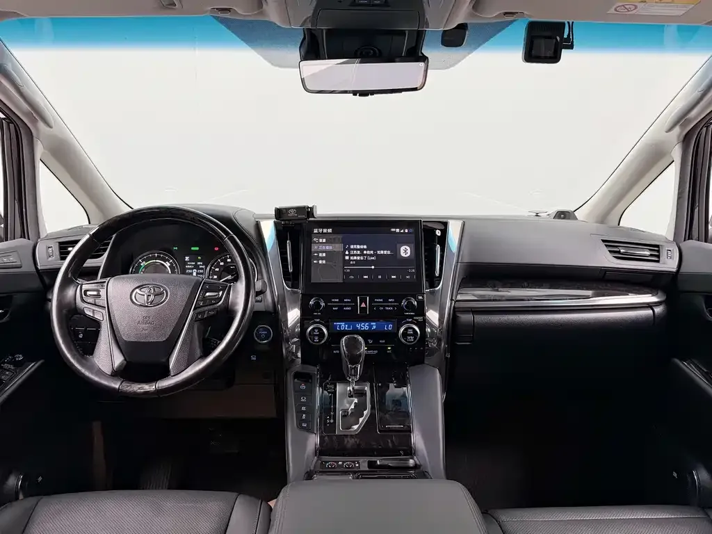 Toyota Vellfire — фото 9