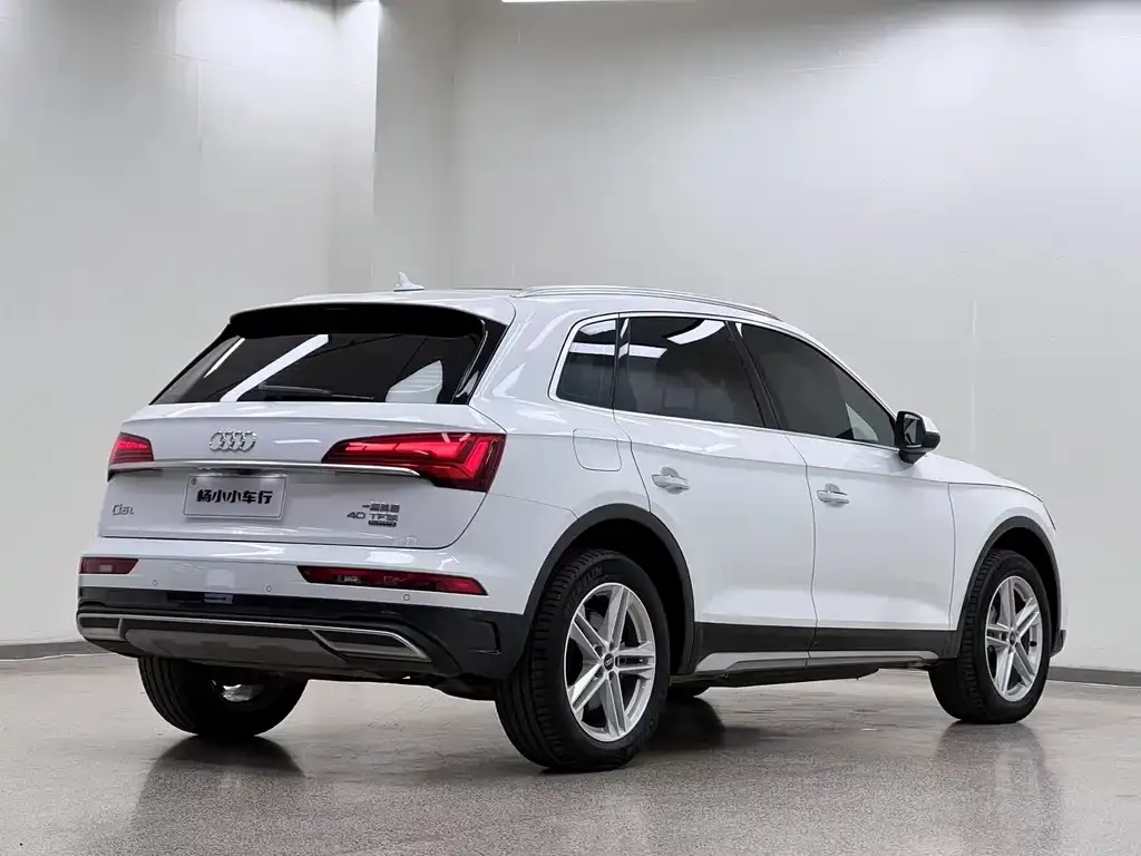 Audi Q5L — фото 8
