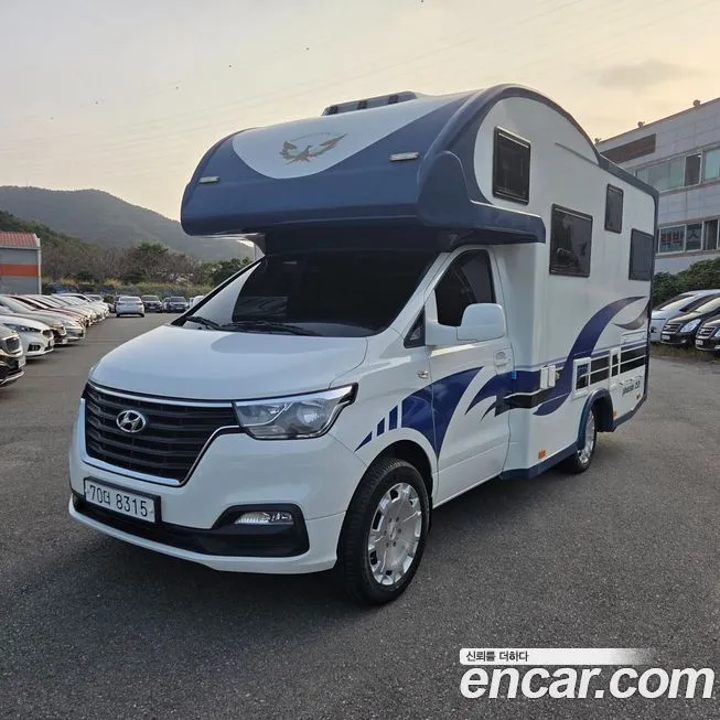 Hyundai Starex — фото 1