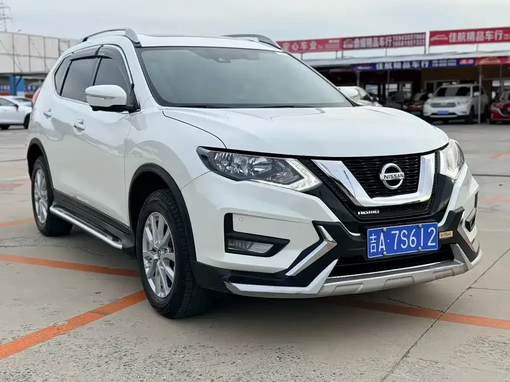 Nissan X-Trail — фото 1