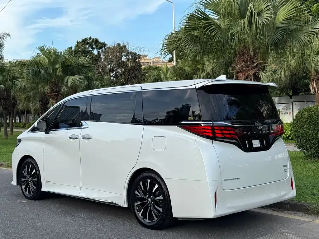 Toyota Alphard — фото 3