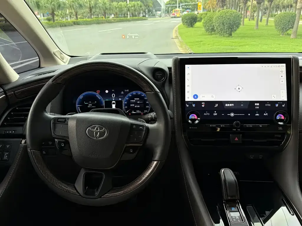 Toyota Alphard — фото 6