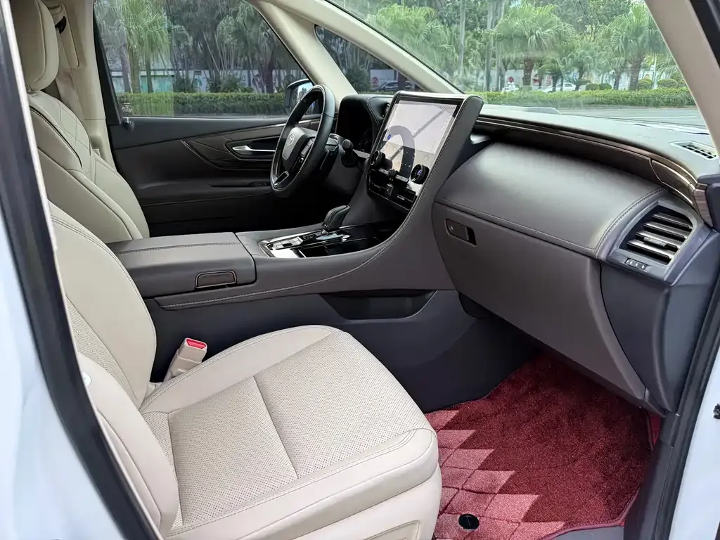Toyota Alphard — фото 8