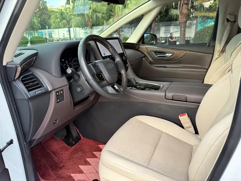 Toyota Alphard — фото 9