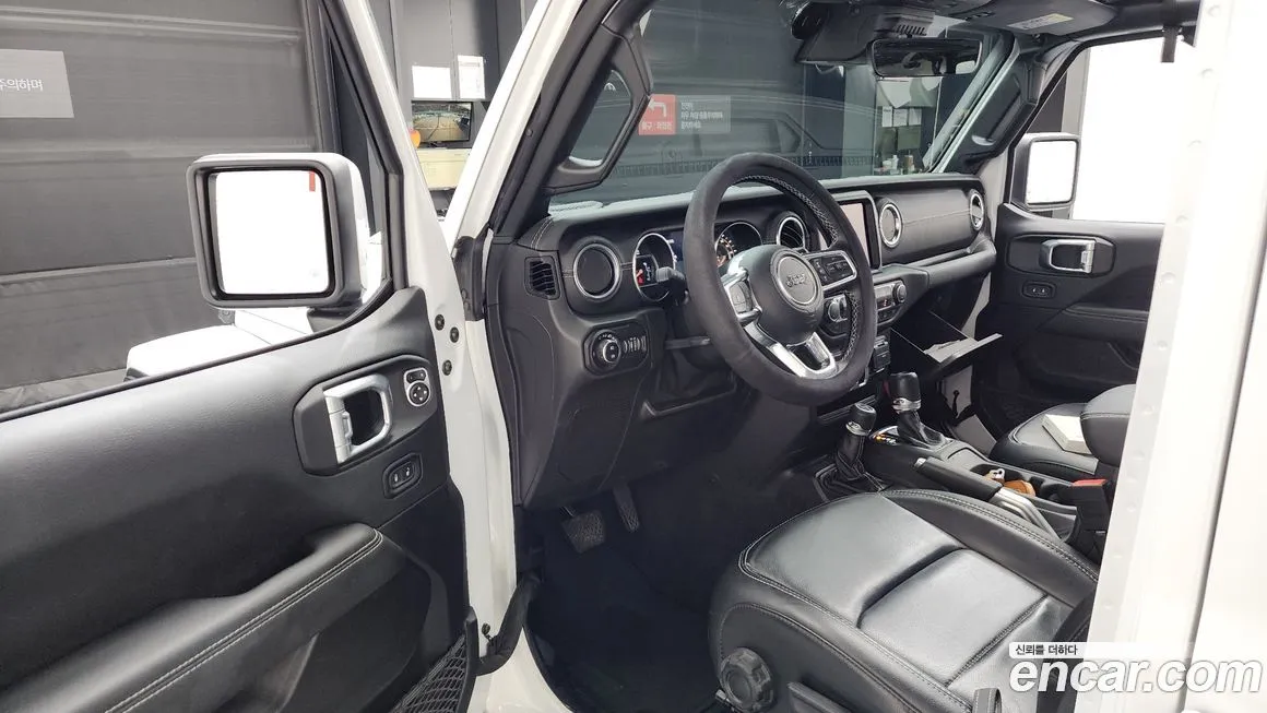 Jeep Wrangler — фото 10