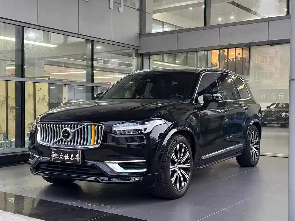 Volvo XC90 — фото 1