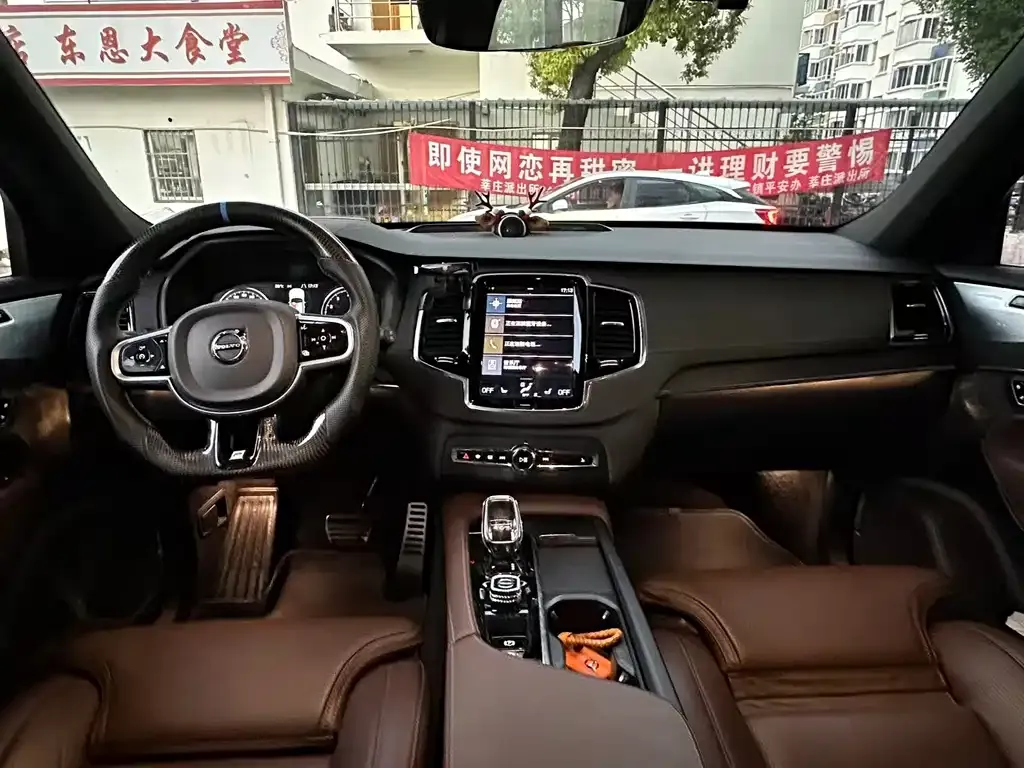 Volvo XC90 — фото 10