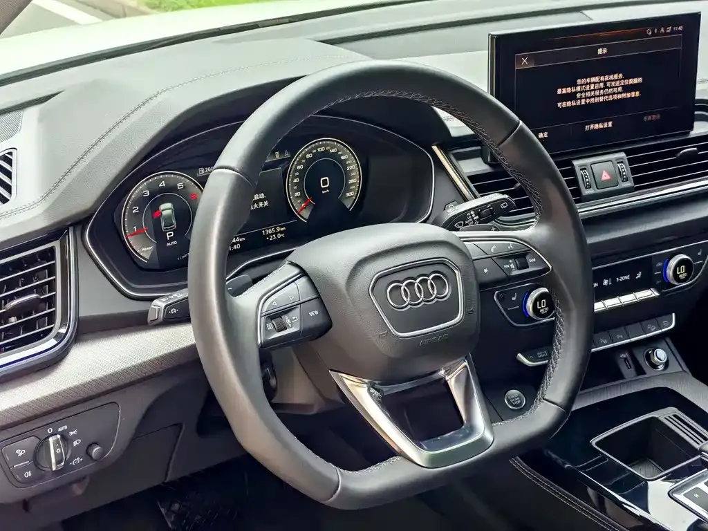 Audi Q5L — фото 10