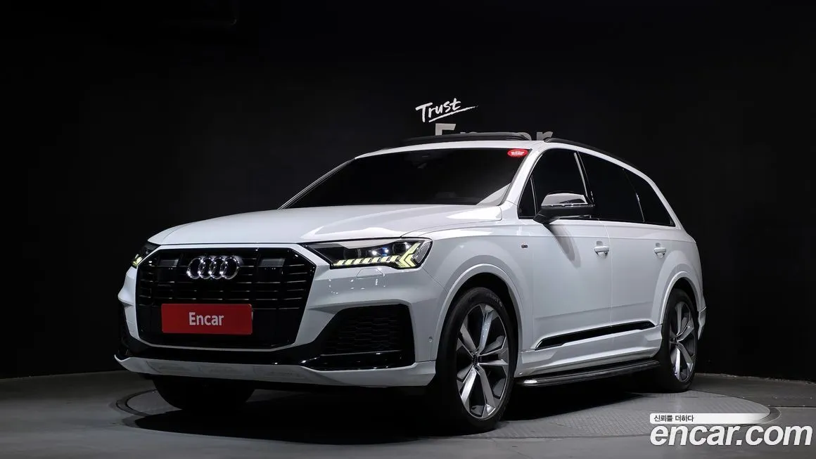 Audi Q7 — фото 1