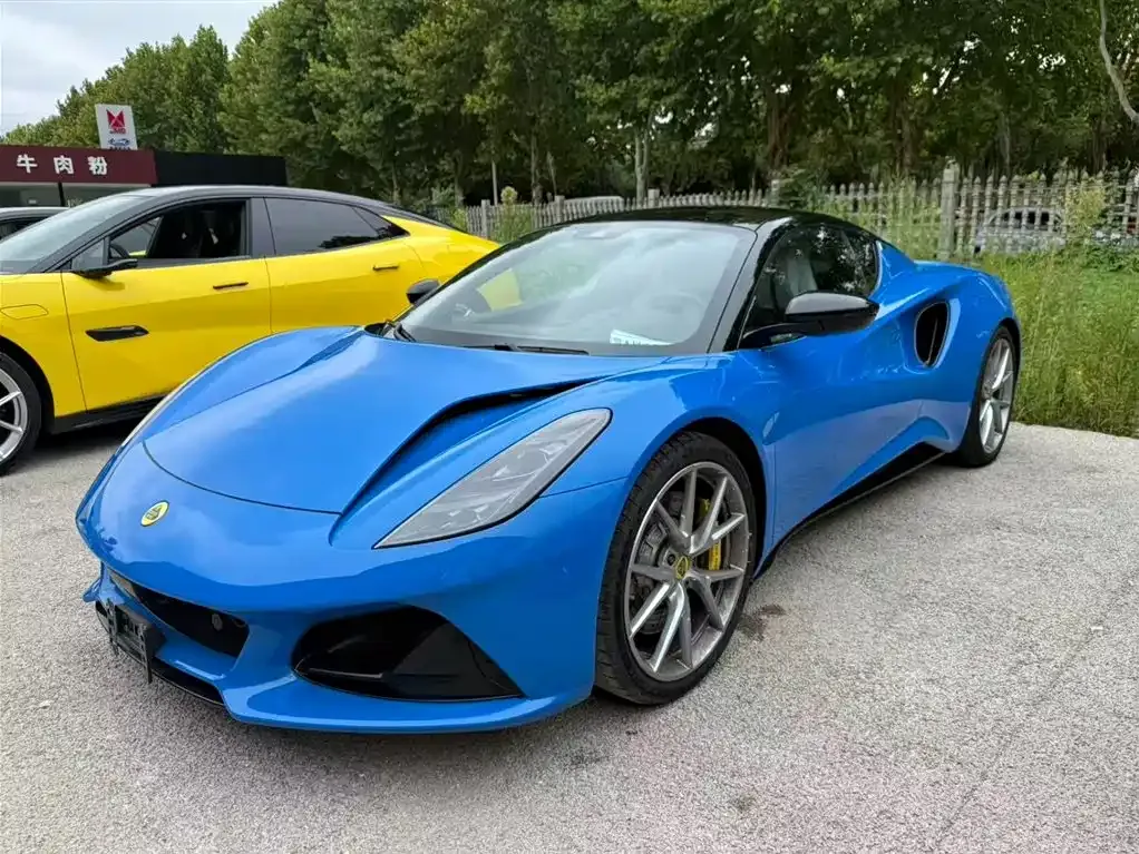 Lotus Emira — фото 1