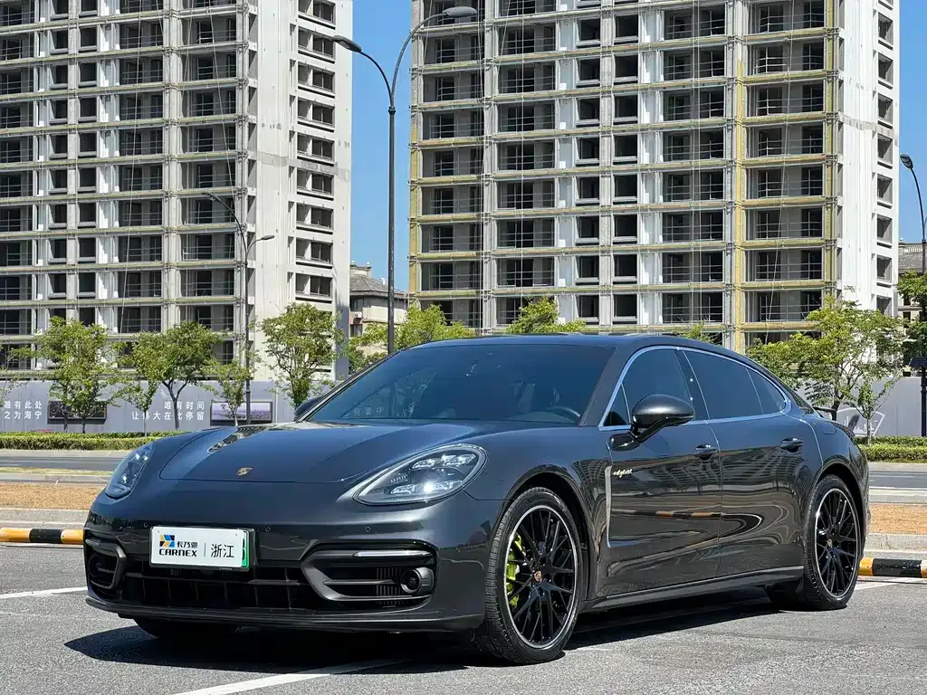 Porsche Panamera Hybrid — фото 1