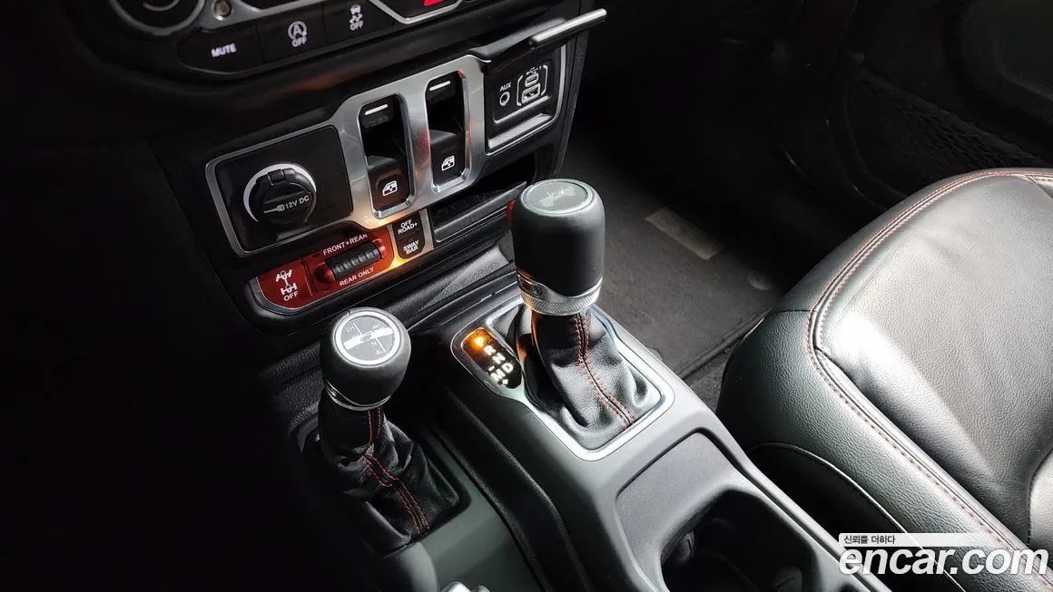 Jeep Wrangler — фото 9