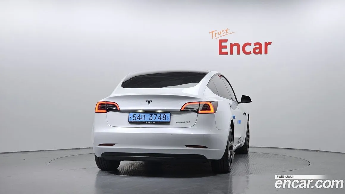 Tesla Model 3 — фото 4