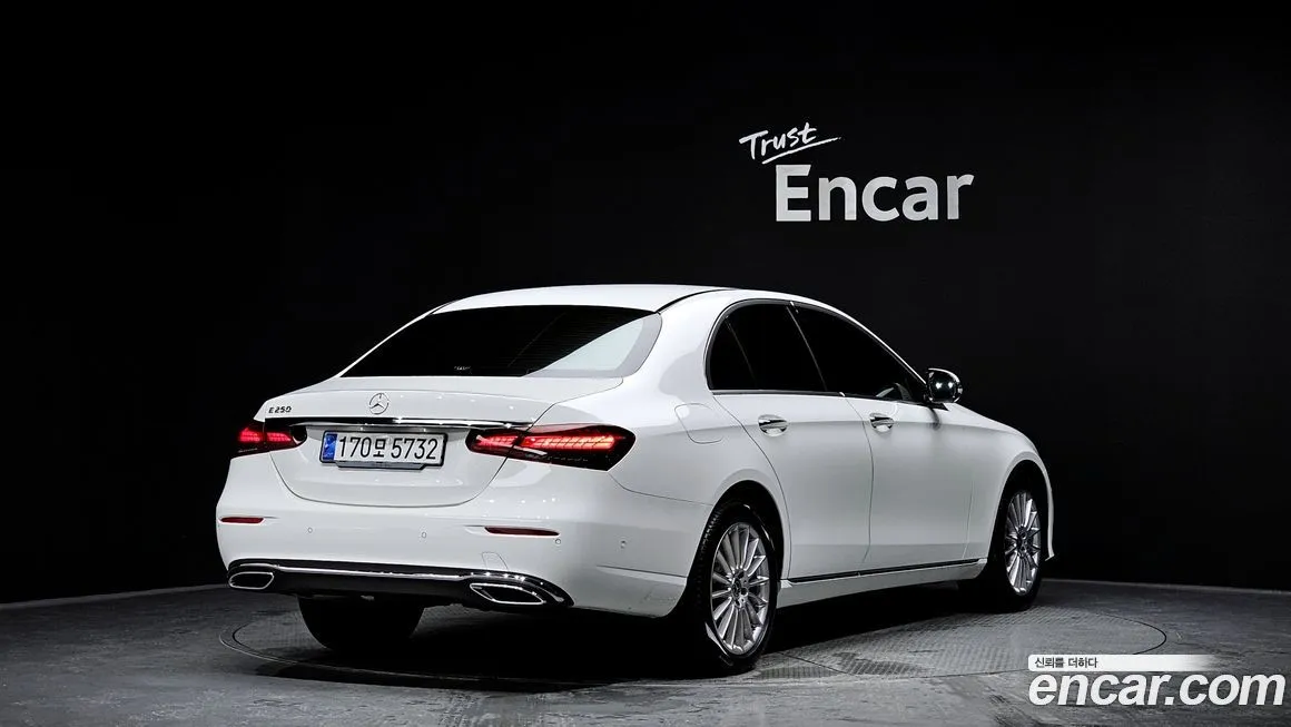 Mercedes-Benz E-Class — фото 2