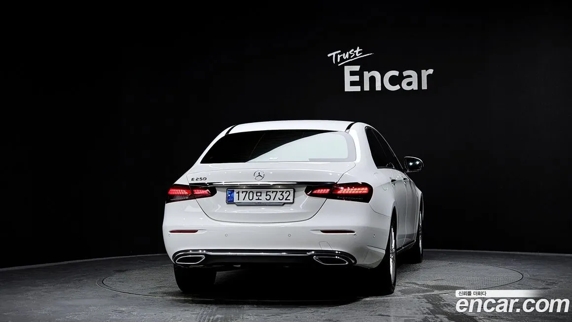Mercedes-Benz E-Class — фото 4