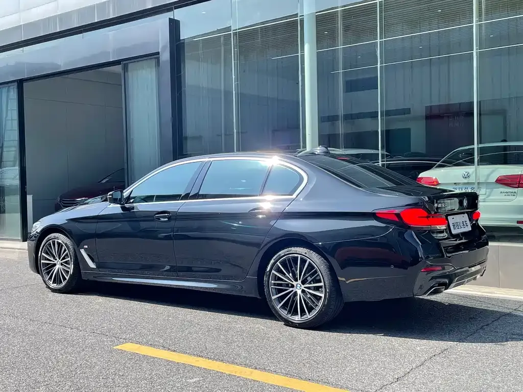 BMW 5 Series — фото 4
