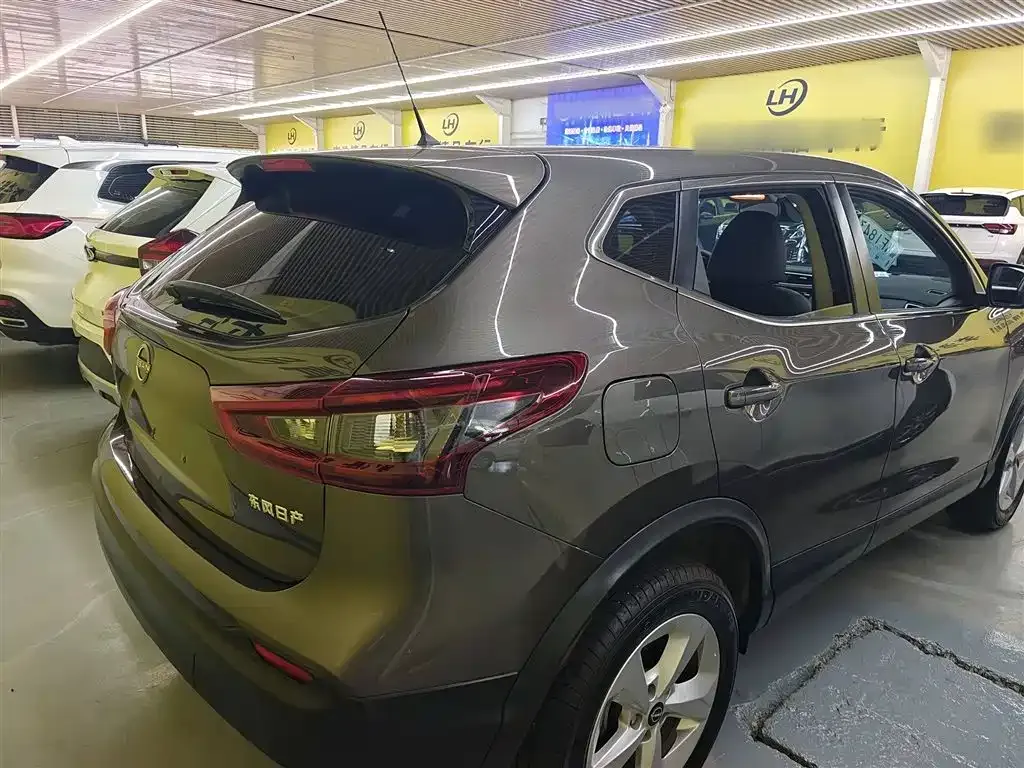 Nissan Qashqai — фото 8