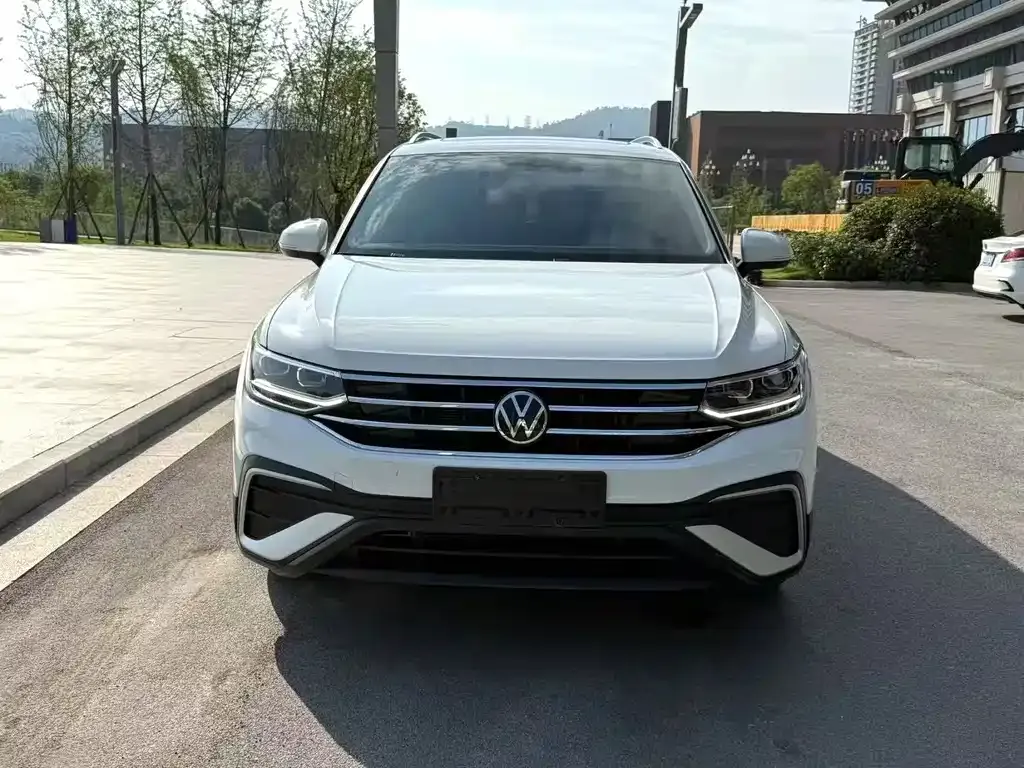 Volkswagen Tiguan L — фото 2
