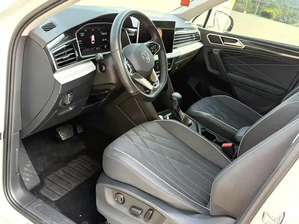 Volkswagen Tiguan L — фото 3