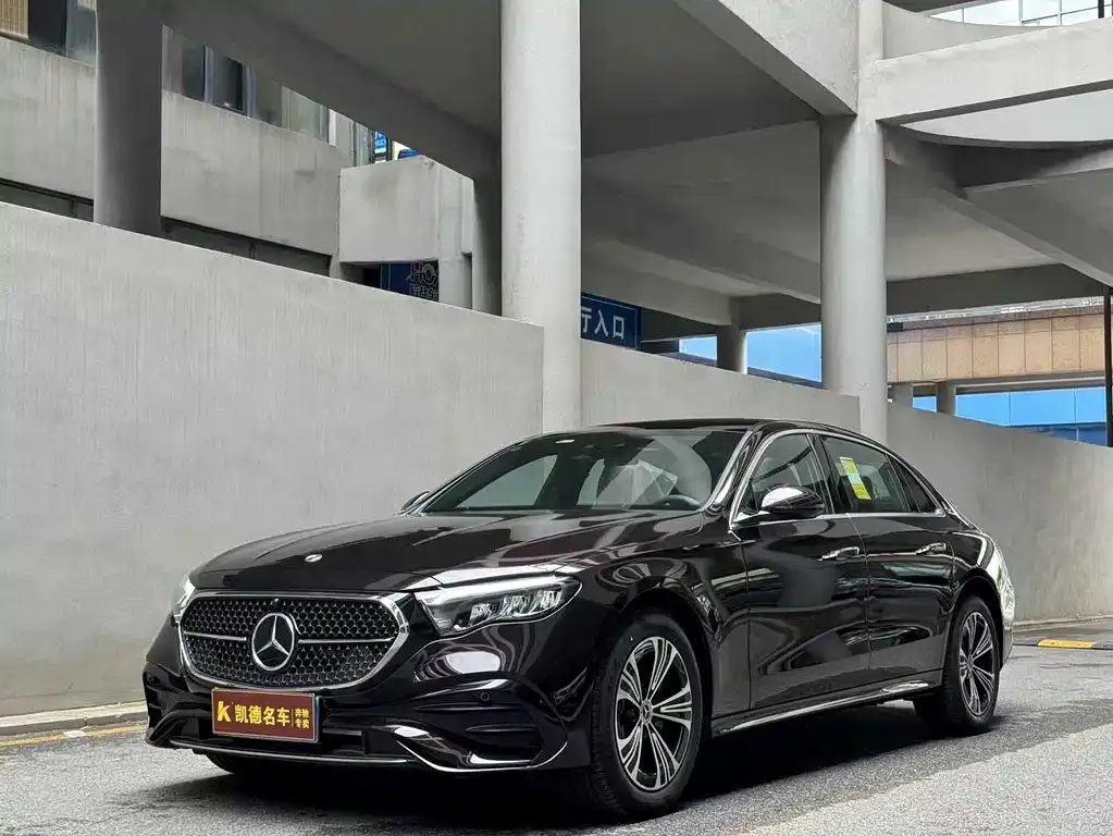 Mercedes-Benz E-Class — фото 1