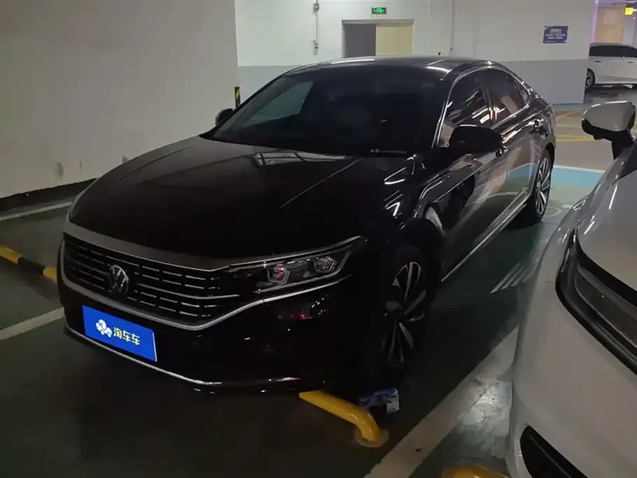 Volkswagen Passat — фото 1