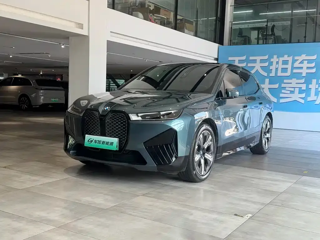 BMW iX — фото 1