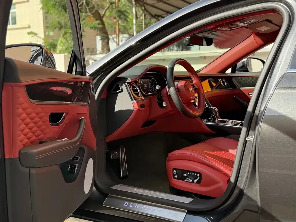 Bentley Flying Spur — фото 4