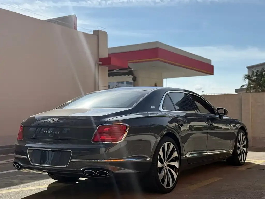 Bentley Flying Spur — фото 9