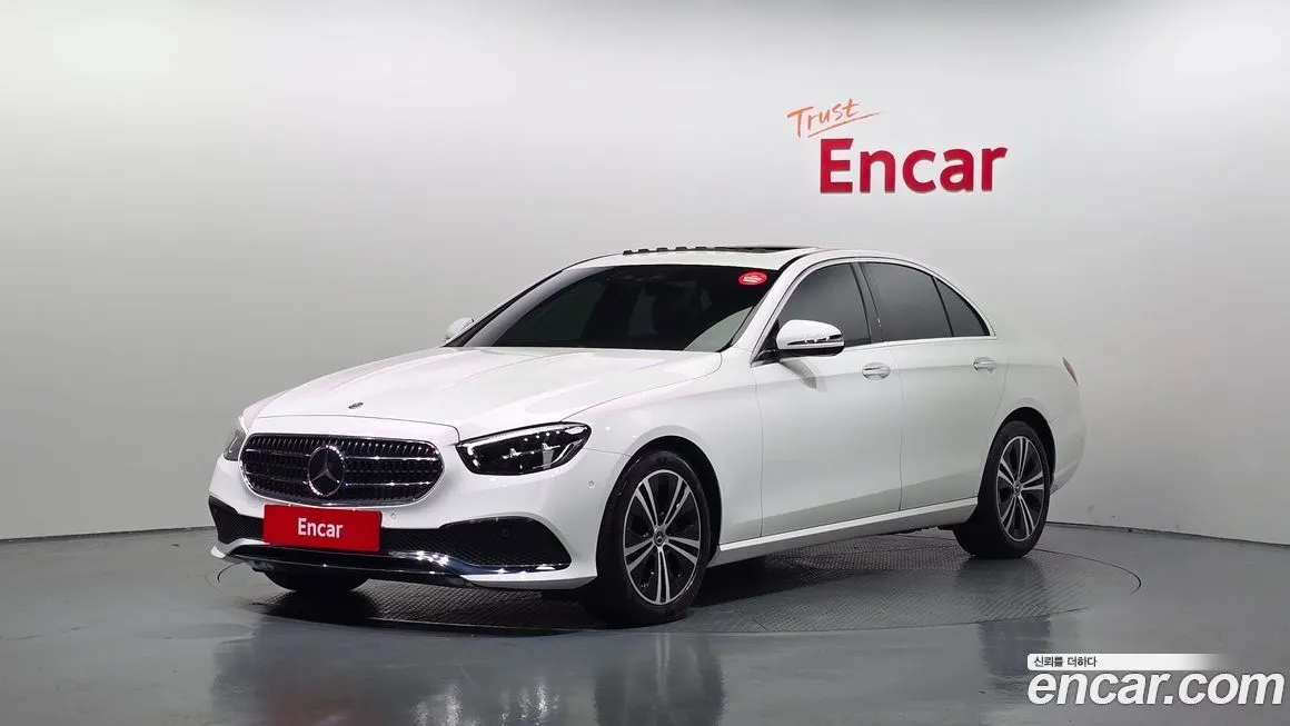 Mercedes-Benz E-Class — фото 1