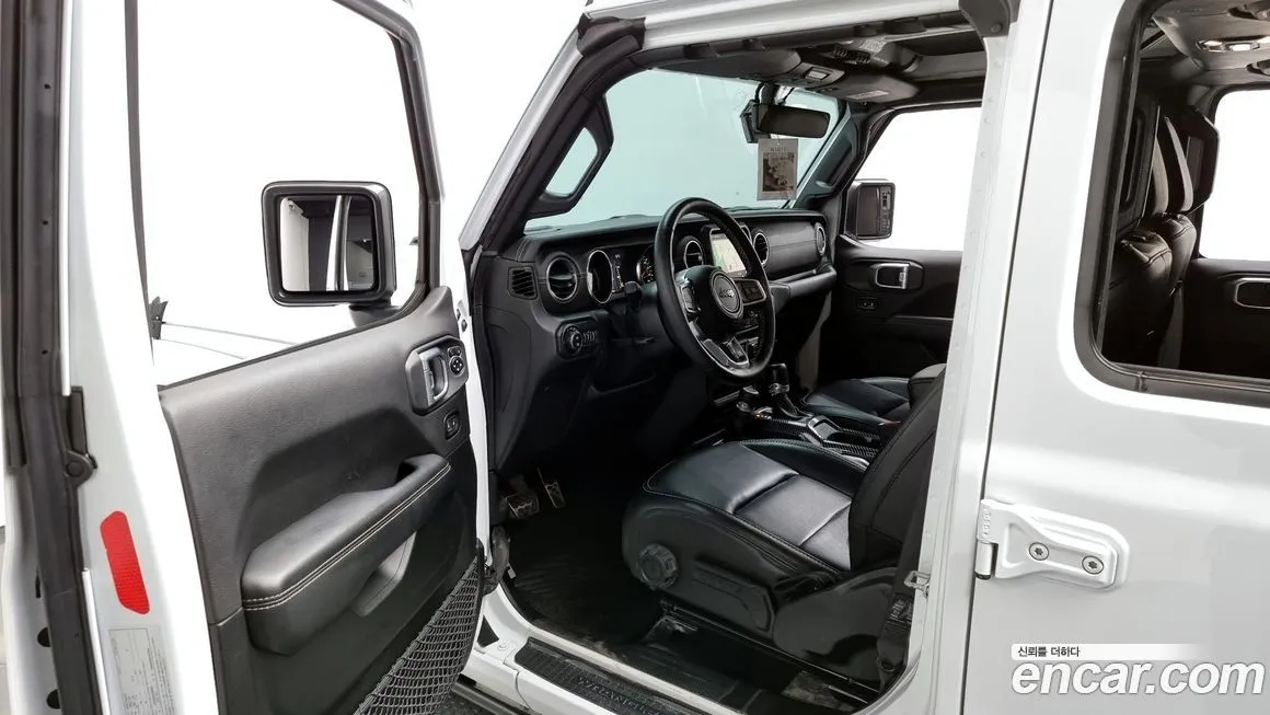 Jeep Wrangler — фото 10