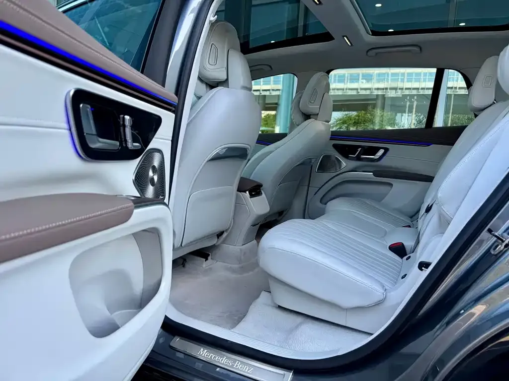 Mercedes-Benz EQS SUV — фото 6